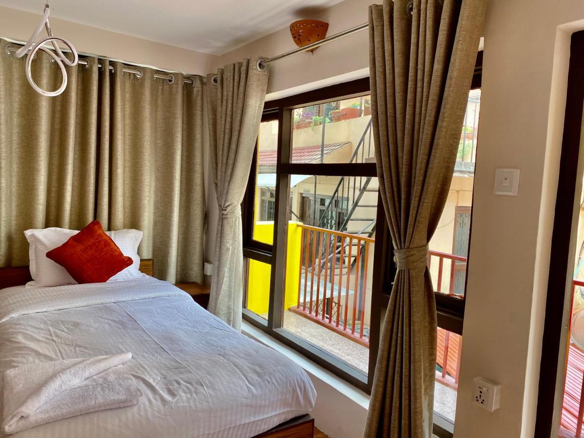 Hotel Pala Катманду Экстерьер фото