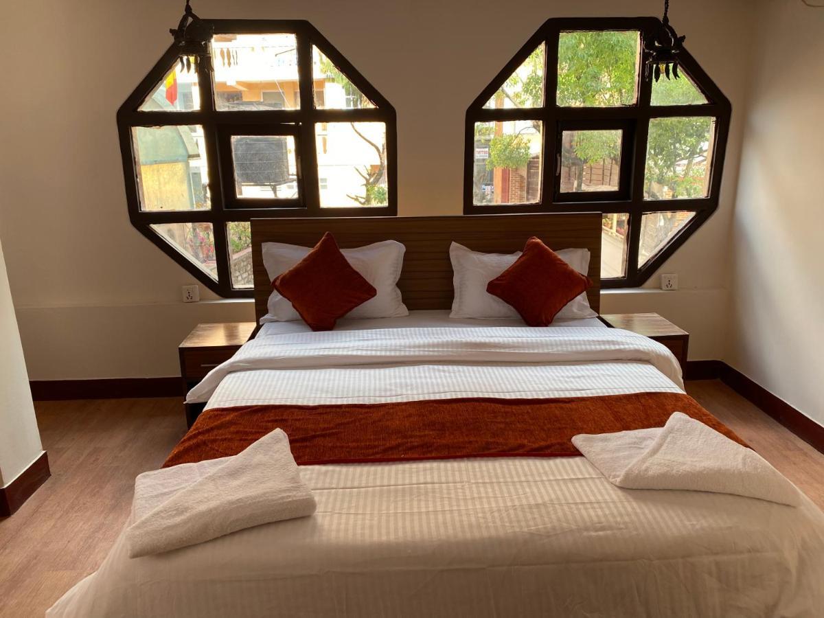 Hotel Pala Катманду Экстерьер фото