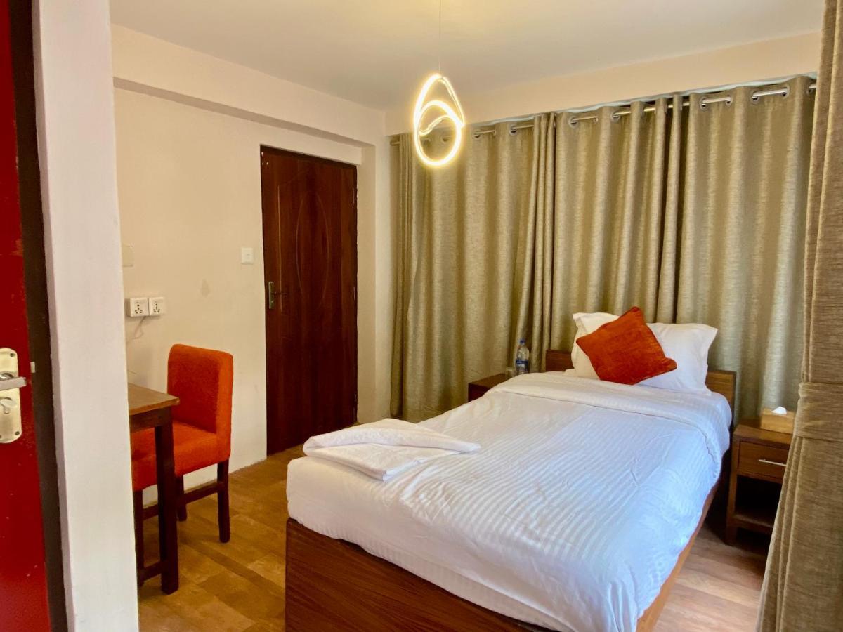 Hotel Pala Катманду Экстерьер фото