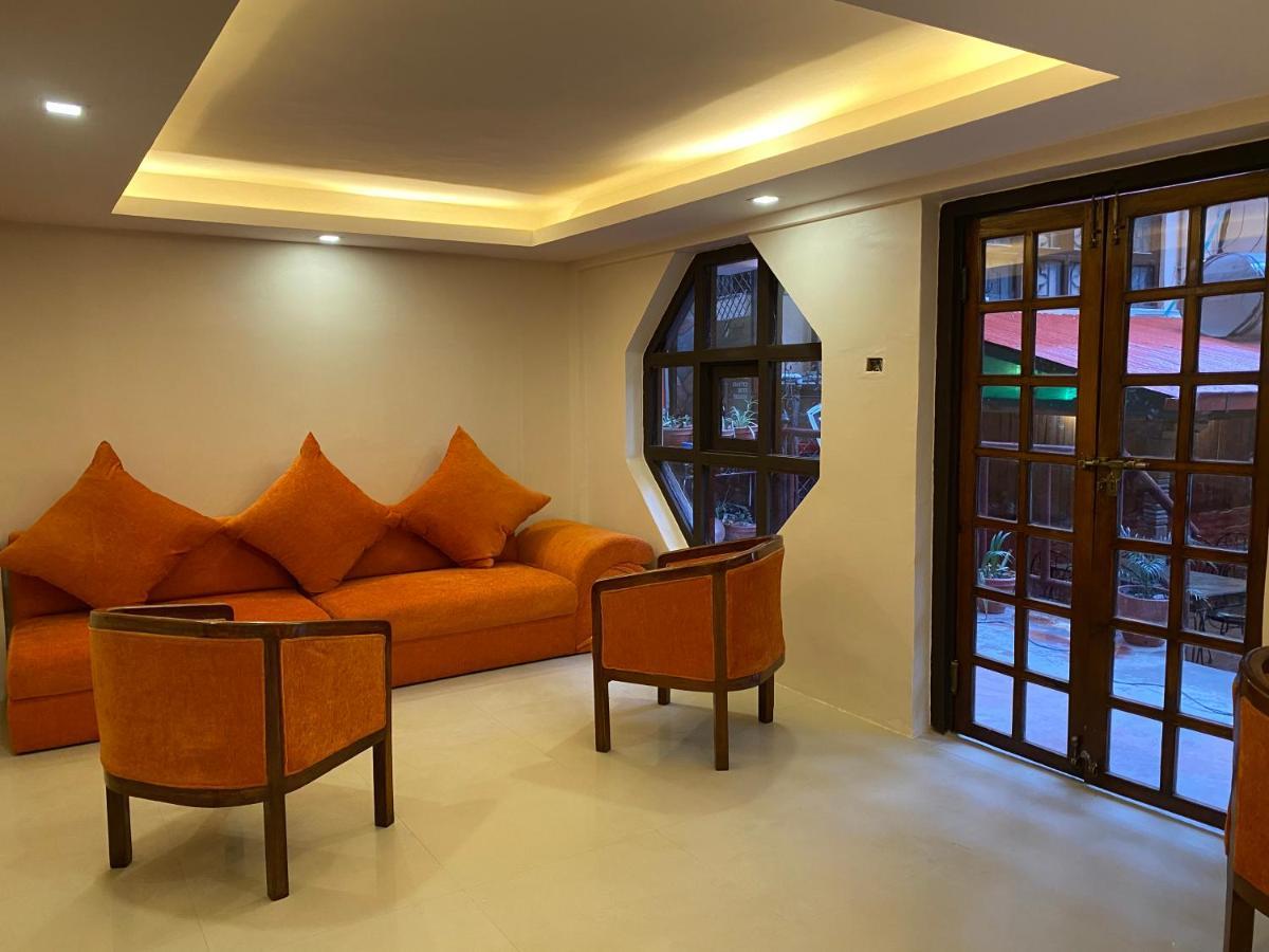 Hotel Pala Катманду Экстерьер фото