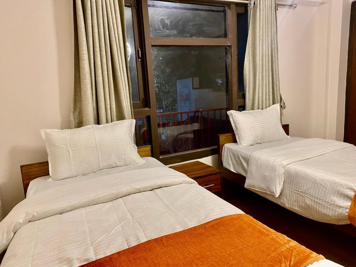Hotel Pala Катманду Экстерьер фото