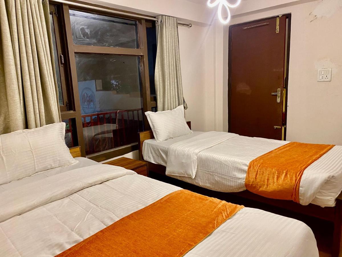 Hotel Pala Катманду Экстерьер фото