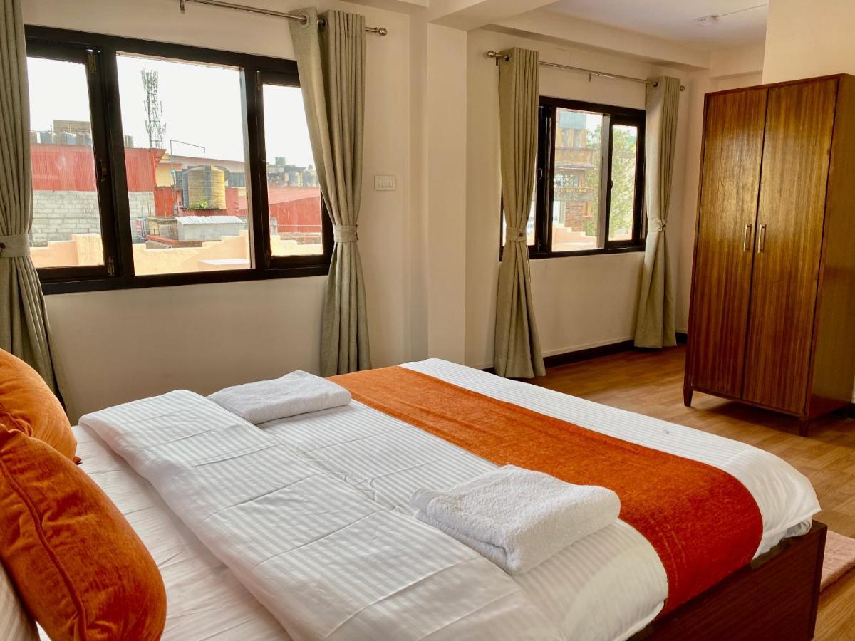 Hotel Pala Катманду Экстерьер фото