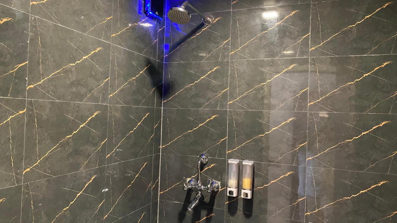 Hotel Pala Катманду Экстерьер фото