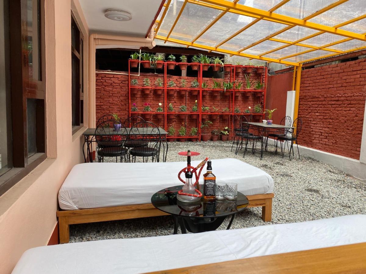 Hotel Pala Катманду Экстерьер фото