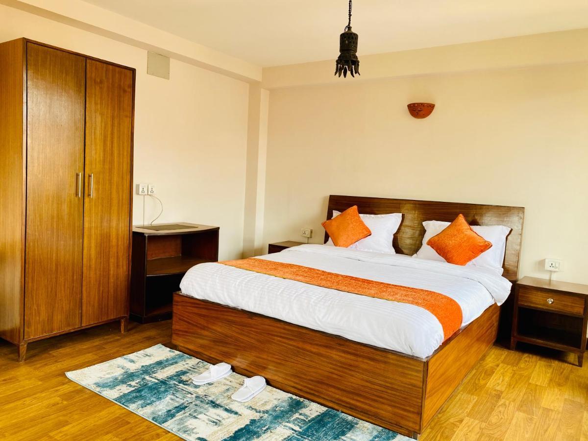 Hotel Pala Катманду Экстерьер фото