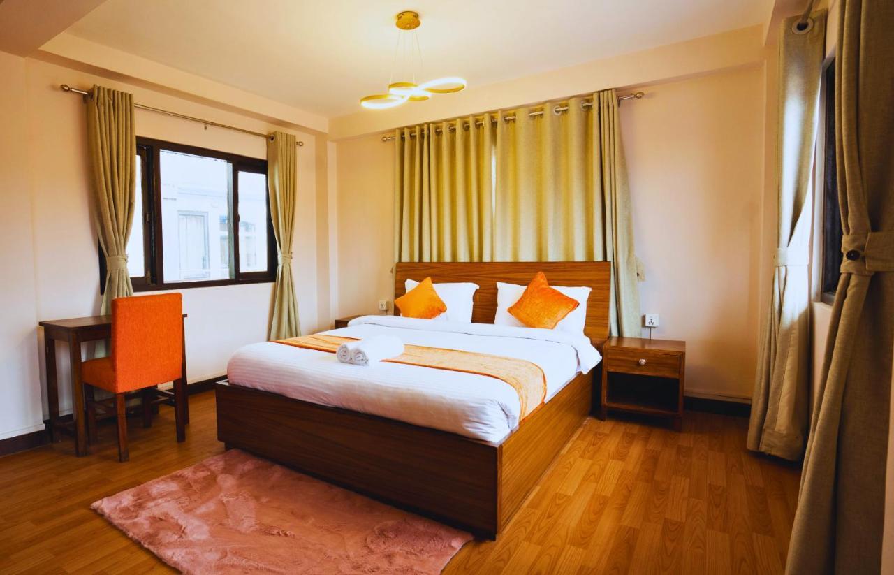 Hotel Pala Катманду Экстерьер фото